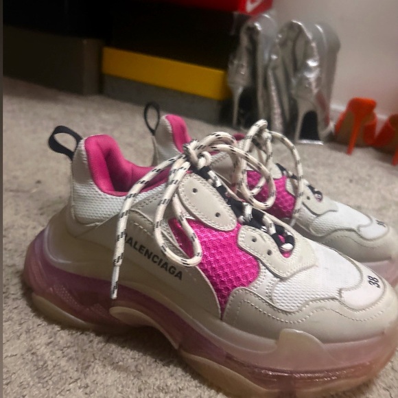 Balenciaga size 38 white & pink, barely used box & dust bag included - Picture 3 of 3